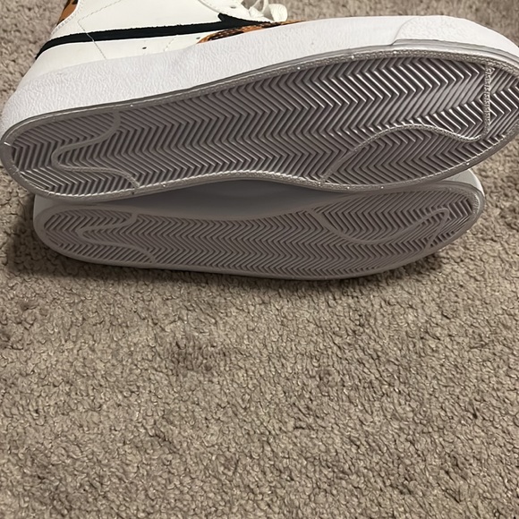 Grade school Shoes - Picture 3 of 4